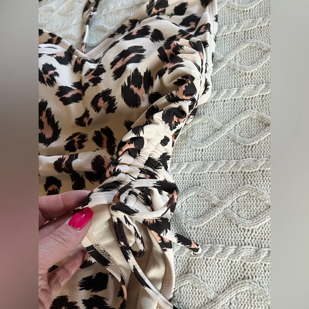 Kona Sol Animal Print 1 Piece Swimsuit Women’s Size Medium - Picture 7 of 10